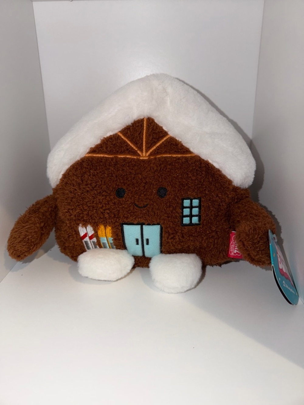 BumBumz Chrissy the Ski Lodge Cabin collectible NWT
